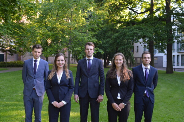 board 2016-2017 group photo