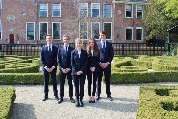 board 2019-2020 group photo