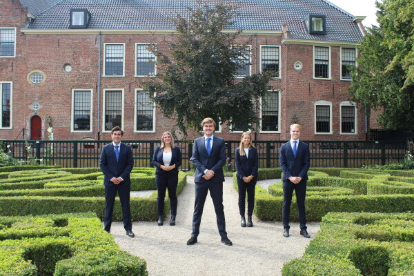 board 2021-2022 group photo